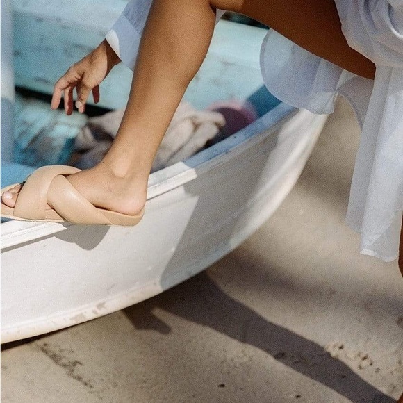 The Bali Tailor Eadie Slides Size 39 in Tan, sold out - Picture 2 of 10